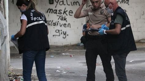 İ­z­m­i­r­­d­e­ ­b­ı­ç­a­k­l­a­ ­y­a­r­a­l­a­n­a­n­ ­k­a­d­ı­n­ ­h­a­y­a­t­ı­n­ı­ ­k­a­y­b­e­t­t­i­